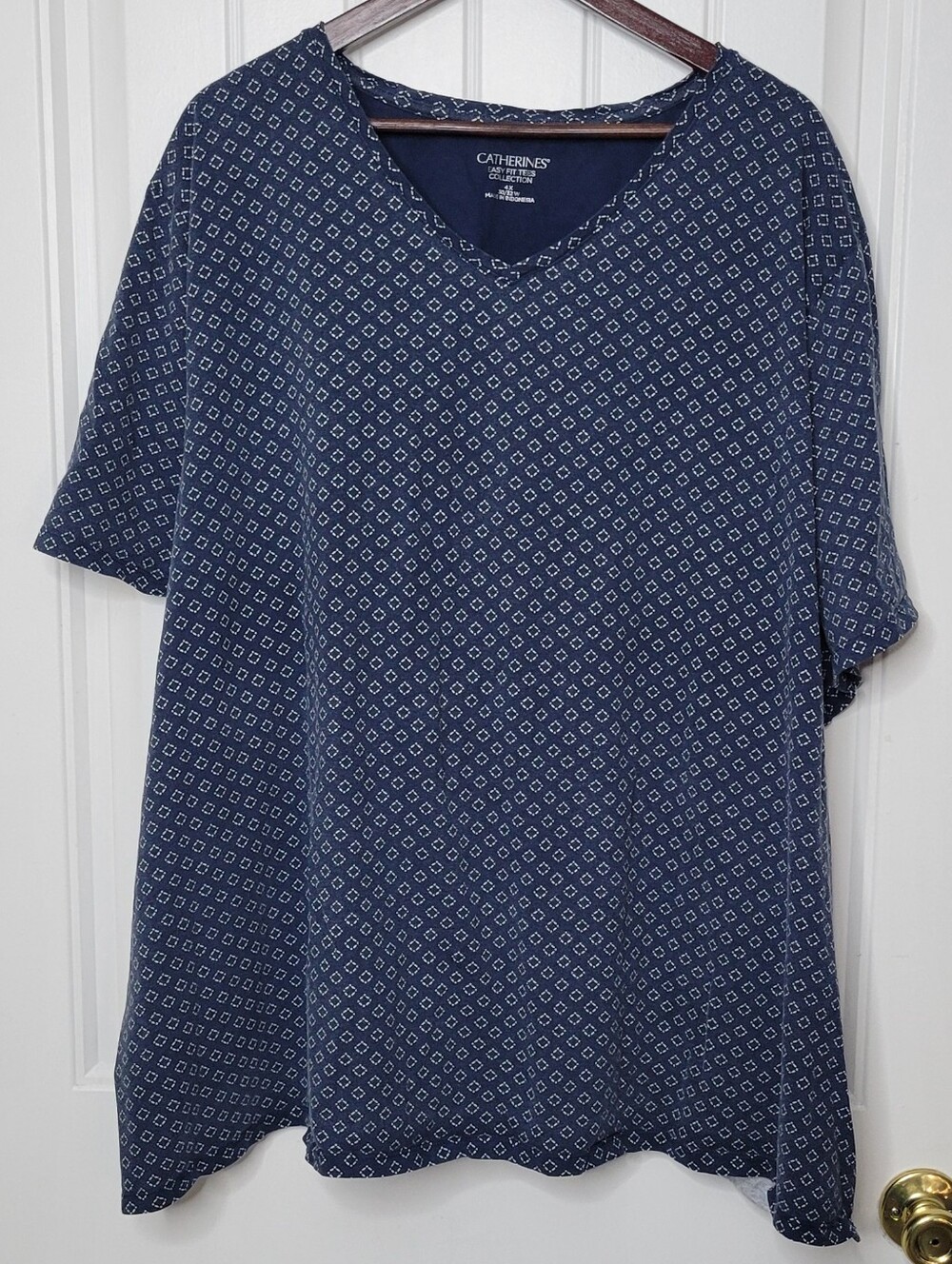 Catherines Navy Diamond-Print Short Sleeve V-Neck Tee